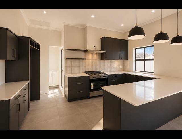 4 BEDROOM FREESTANDING FOR SALE IN SHELLEY POINT